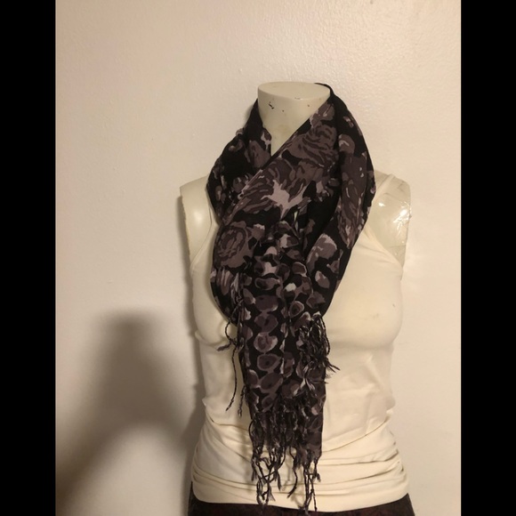 Accessories - NWOT Flower purple and black Scarf /Wrap 28x 72